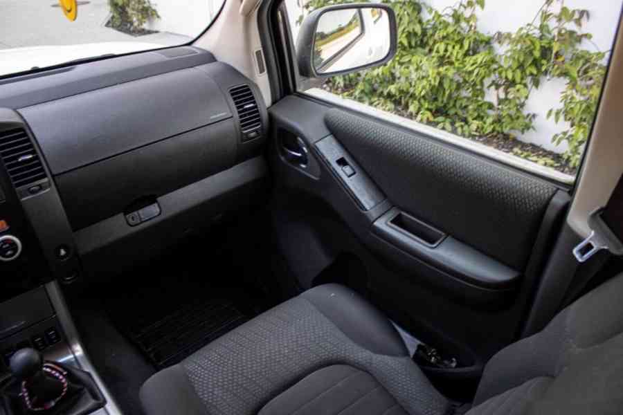 Nissan Pathfinder 2.5 dCi SE - foto 11