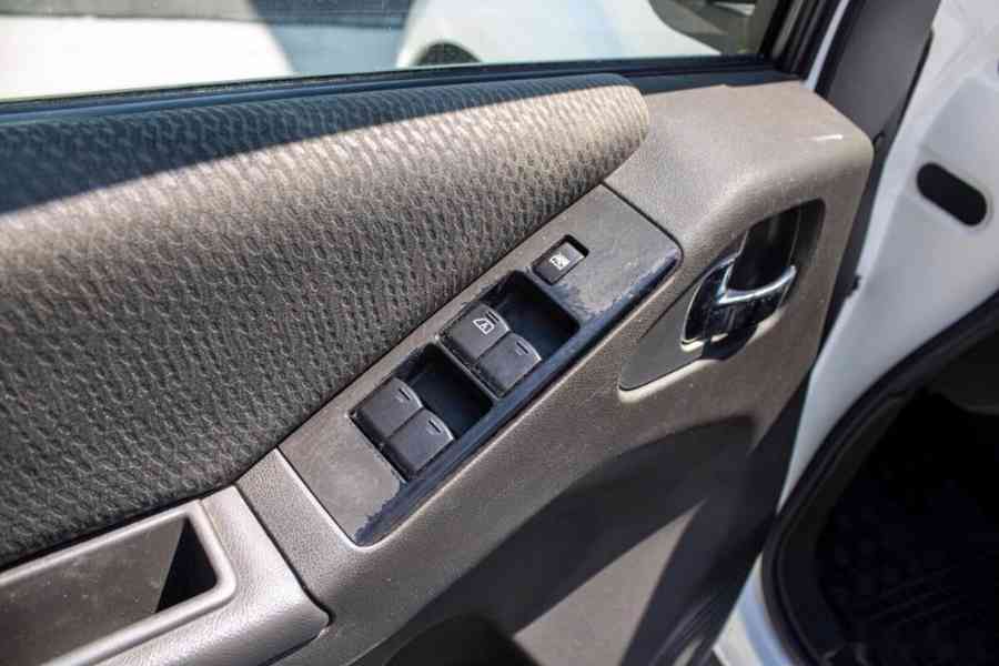 Nissan Pathfinder 2.5 dCi SE - foto 19