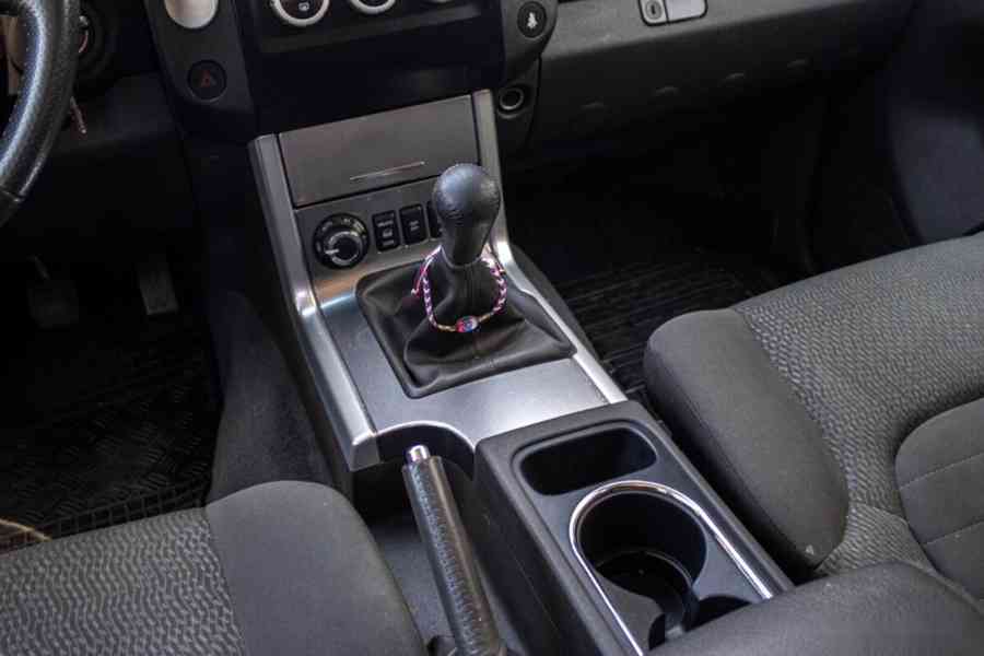 Nissan Pathfinder 2.5 dCi SE - foto 18