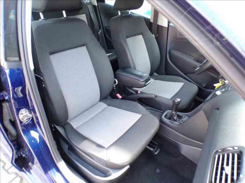 Volkswagen Polo 1,2 12V KLIMATIZACE - foto 12