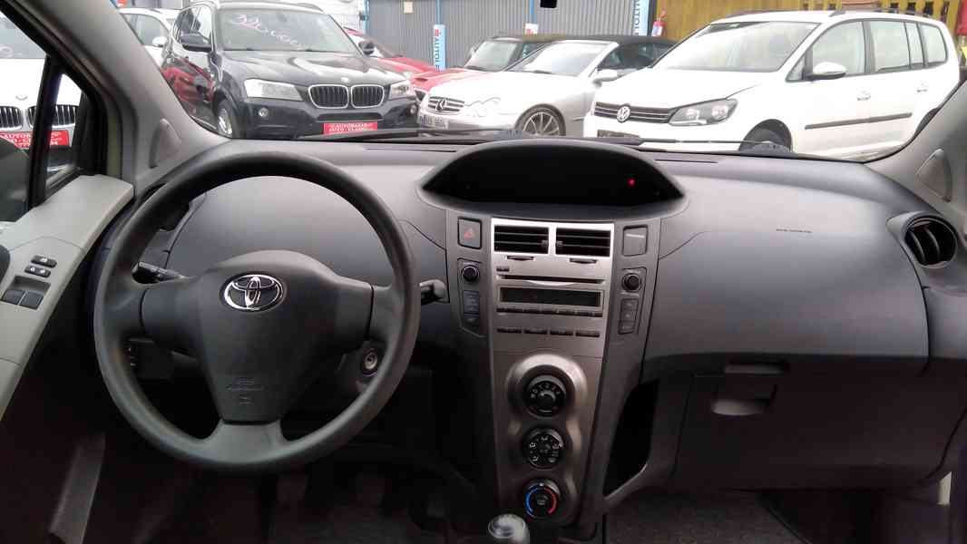 TOYOTA Yaris 1,0VVT-i Comfort  ČR - foto 13