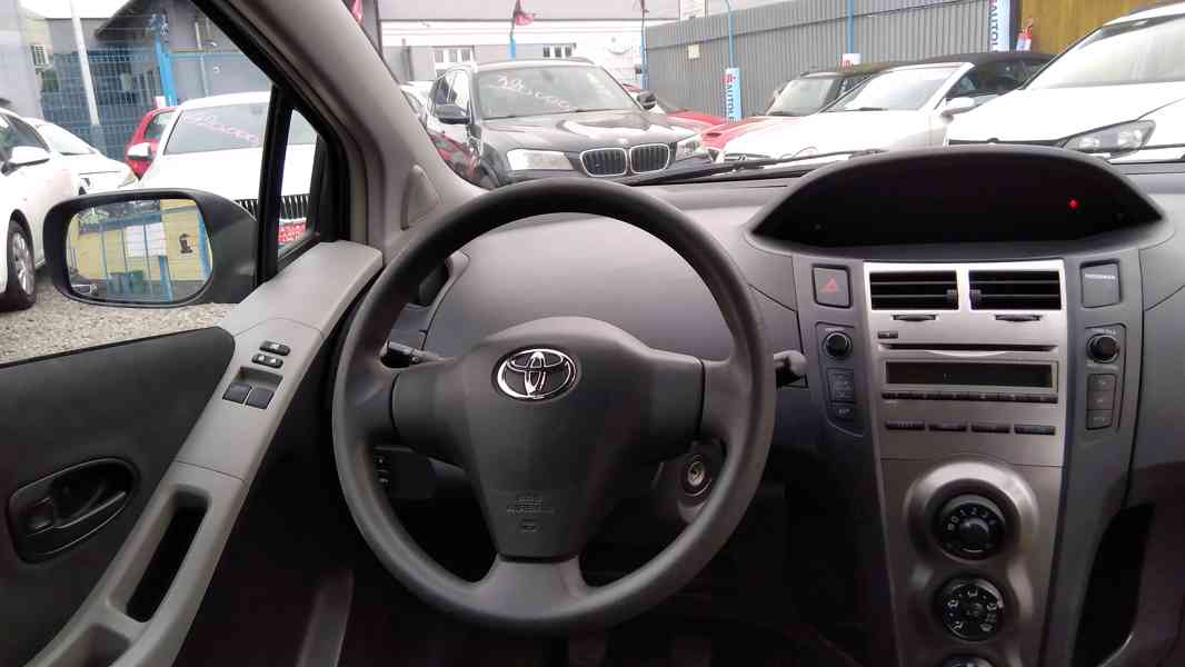 TOYOTA Yaris 1,0VVT-i Comfort  ČR - foto 14