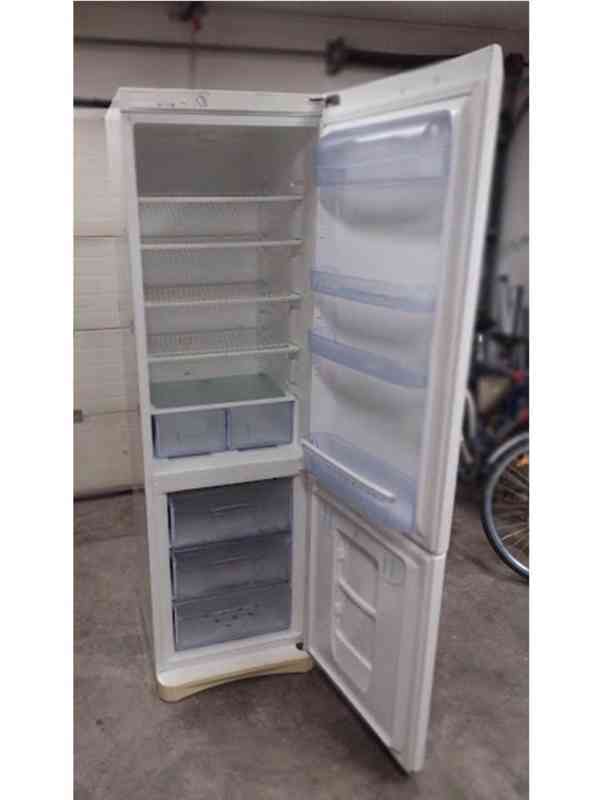 Lednice s mrazničkou Indesit - foto 2