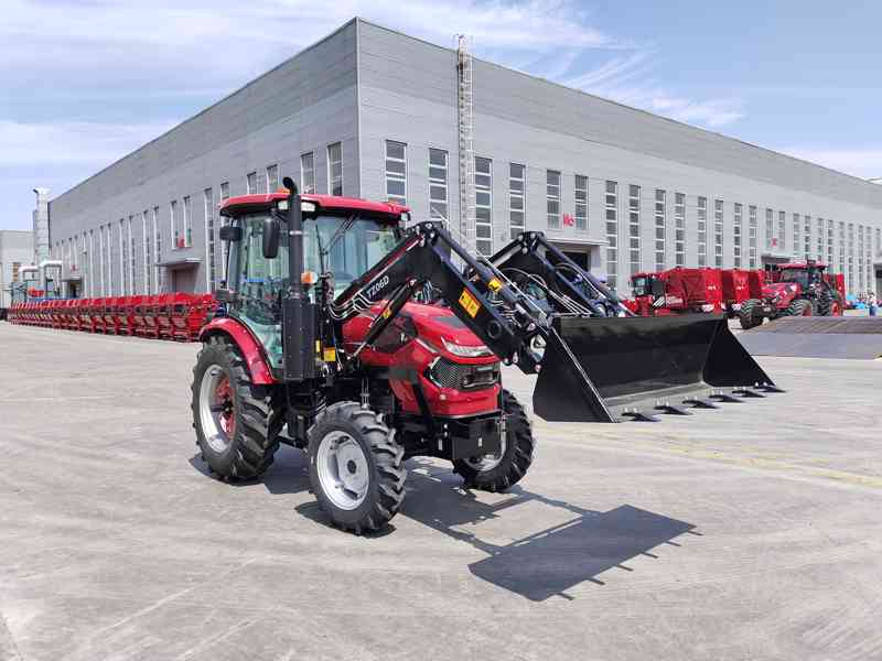 Traktor HANWO HWE 704 C, STAGE V, 4 válcový motor Víčko  - foto 3