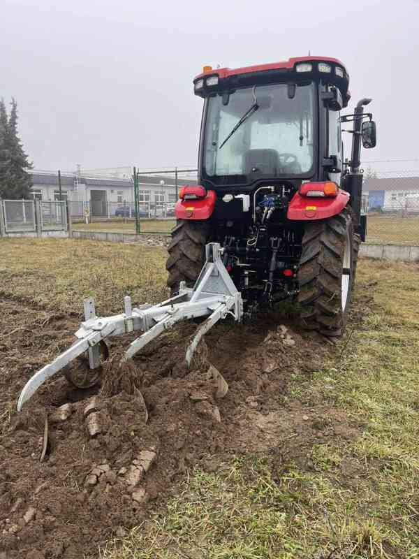 Traktor HANWO HWE 704 C, STAGE V, 4 válcový motor Víčko  - foto 18