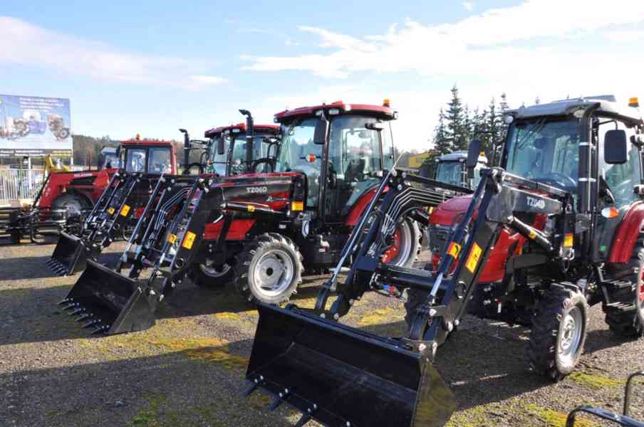 Traktor HANWO HWE 704 C, STAGE V, 4 válcový motor Víčko 