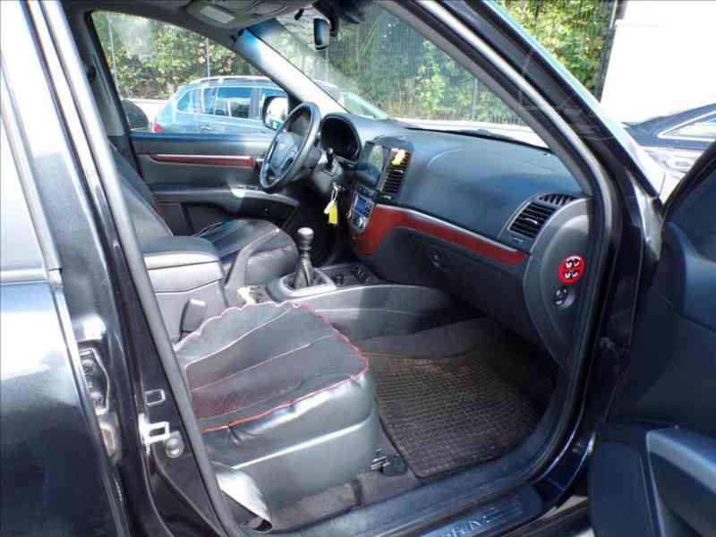 Hyundai Santa Fe 2,2 CRDI 7.MÍST,TAŽNÉ ZAŘÍZENÍ - foto 13