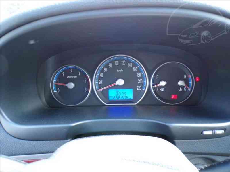 Hyundai Santa Fe 2,2 CRDI 7.MÍST,TAŽNÉ ZAŘÍZENÍ - foto 6