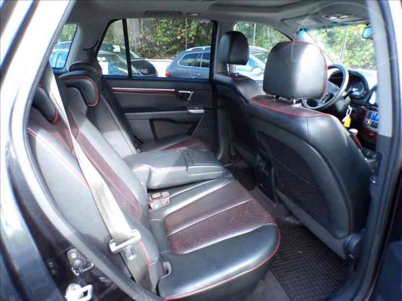 Hyundai Santa Fe 2,2 CRDI 7.MÍST,TAŽNÉ ZAŘÍZENÍ - foto 12
