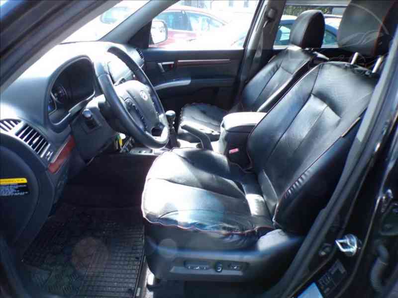 Hyundai Santa Fe 2,2 CRDI 7.MÍST,TAŽNÉ ZAŘÍZENÍ - foto 7