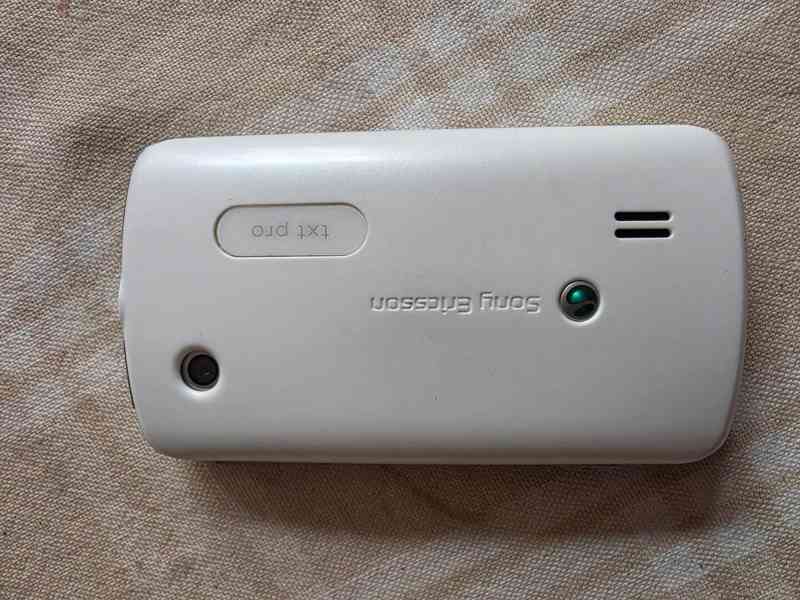 Mobilní tlačítkový telefon Sony Ericsson CK15i - foto 3