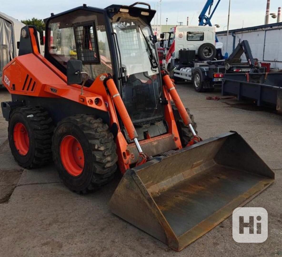 3.6t smykový nakladač Locust 1004 motor Perkins - foto 1