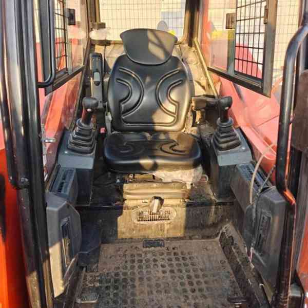 3.6t smykový nakladač Locust 1004 motor Perkins - foto 4