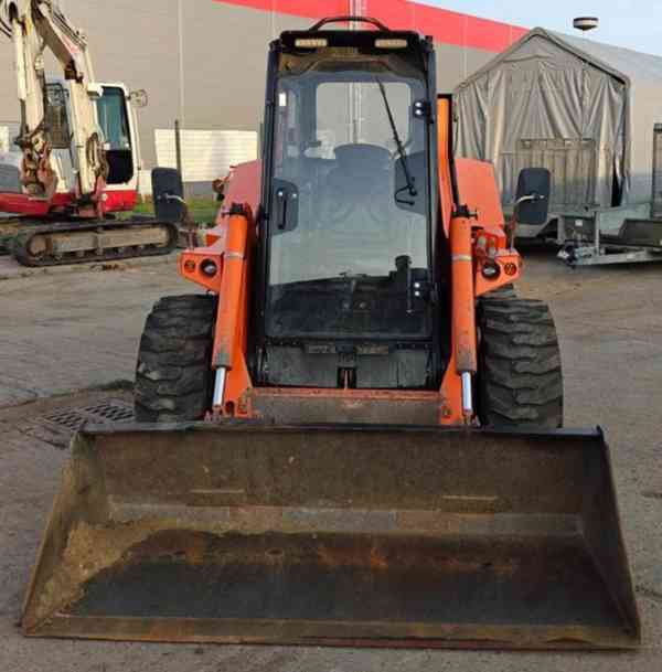 3.6t smykový nakladač Locust 1004 motor Perkins - foto 7