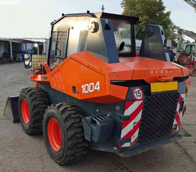 3.6t smykový nakladač Locust 1004 motor Perkins - foto 8