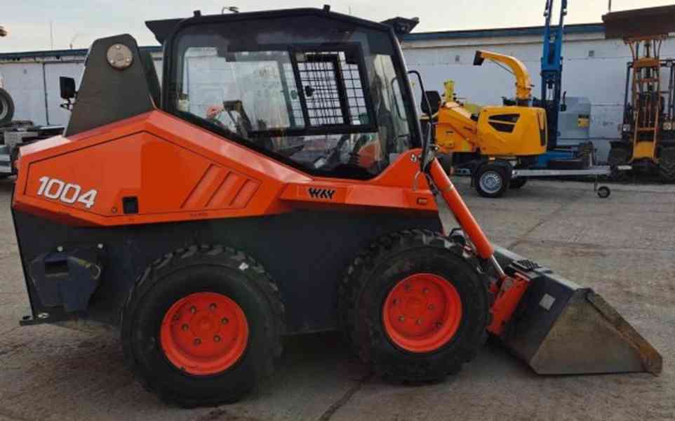 3.6t smykový nakladač Locust 1004 motor Perkins - foto 2