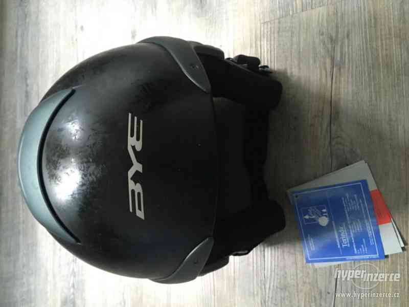 Nová helma BYE M na motorku - foto 1
