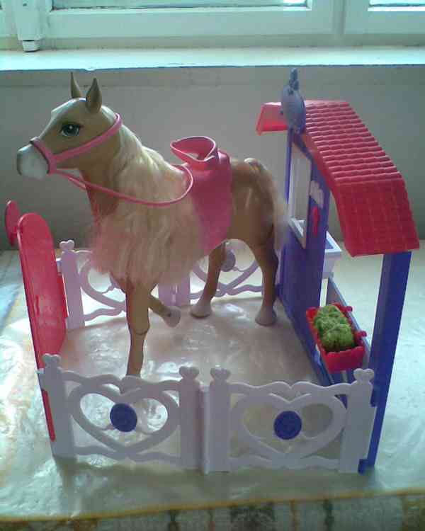 Barbie s koněm, stájí, Ken s pejskem - foto 2