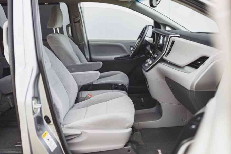 Toyota Sienna 3.5 Aut. benzín 197kw - foto 8