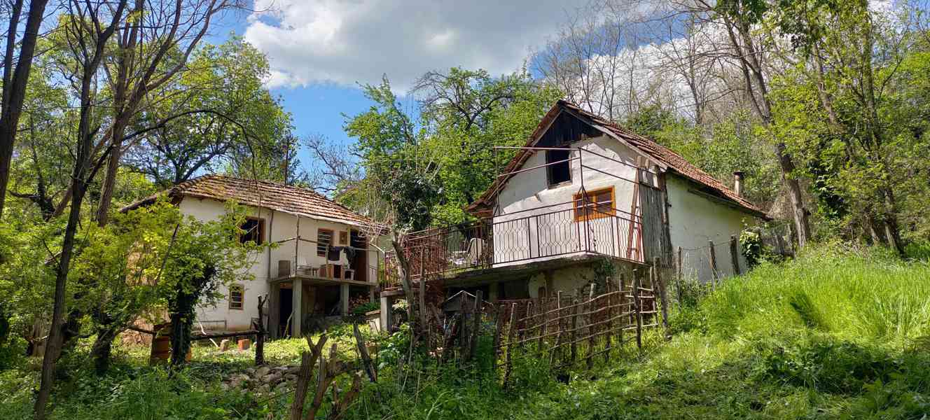 Lovecká chata v srbské divočině