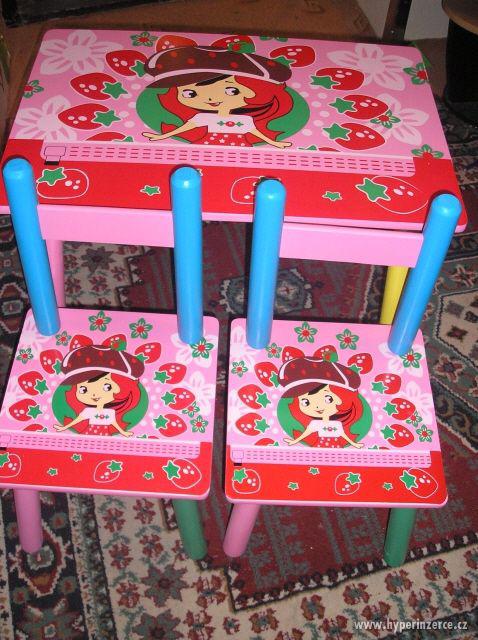 Dětský dřevěný stolek s 2 židličkami Holčička - červený - foto 1