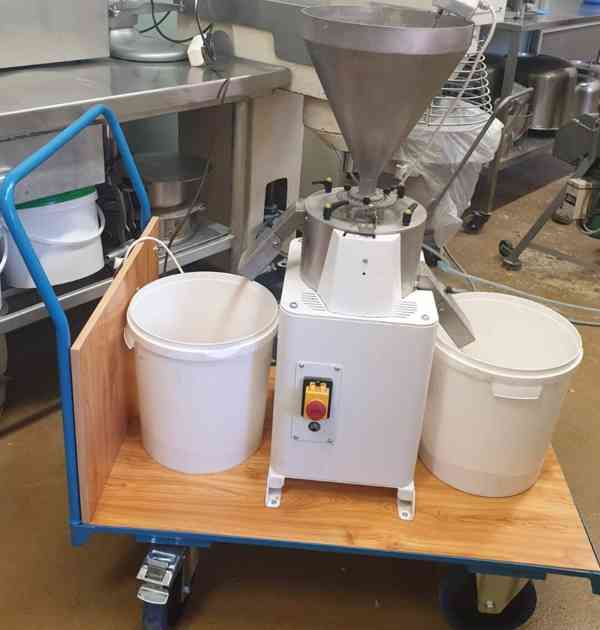 Prodám koncentrátor, mlýnek na obilí, mletí koláčů po lisová - foto 1