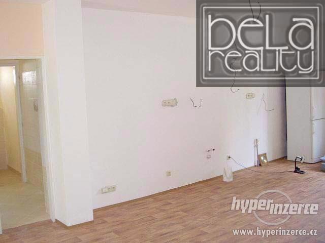 Dvoupodlažní RD 5+kk po rekonstrukci v HK - foto 4