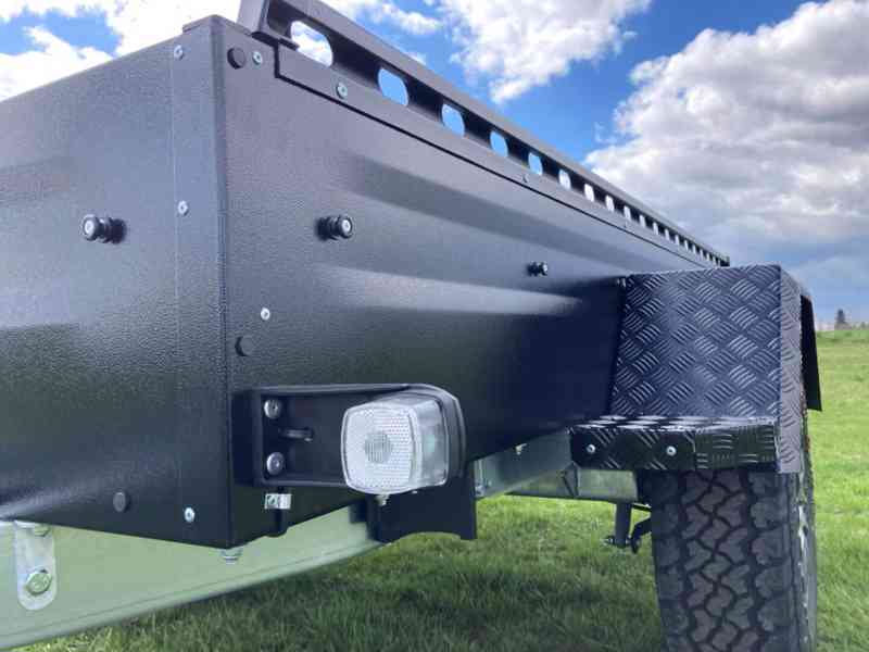 OFFROAD Přívěsný Vozík Valník BLACKOUT 1300kg   TPV/Böckmann - foto 12