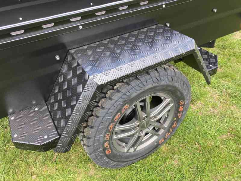 OFFROAD Přívěsný Vozík Valník BLACKOUT 1300kg   TPV/Böckmann - foto 7