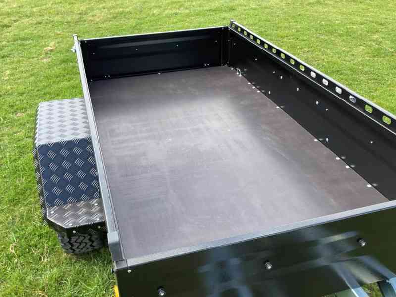 OFFROAD Přívěsný Vozík Valník BLACKOUT 1300kg   TPV/Böckmann - foto 18
