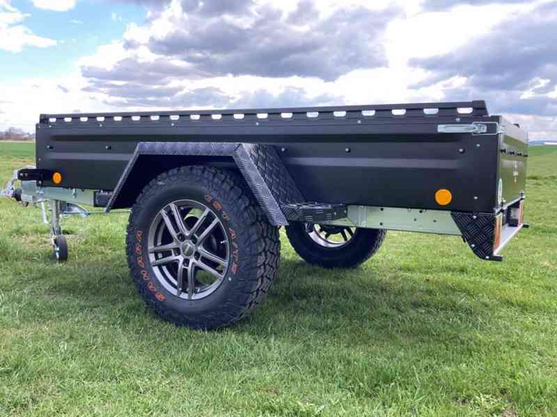 OFFROAD Přívěsný Vozík Valník BLACKOUT 1300kg   TPV/Böckmann - foto 2
