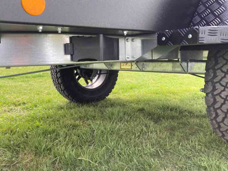 OFFROAD Přívěsný Vozík Valník BLACKOUT 1300kg   TPV/Böckmann - foto 22