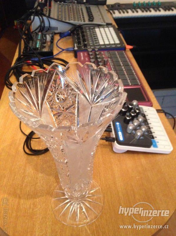Masivní kónická váza - broušené křišťálové sklo - foto 2
