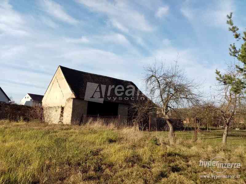 Prodej pozemku se stodolou, 2.305 m2, Štítary, okr. Znojmo - foto 1