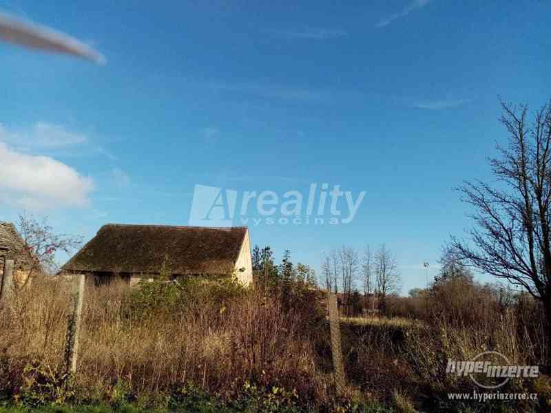 Prodej pozemku se stodolou, 2.305 m2, Štítary, okr. Znojmo - foto 2