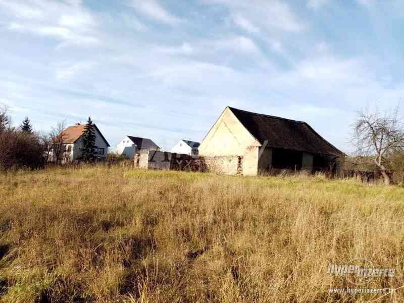 Prodej pozemku se stodolou, 2.305 m2, Štítary, okr. Znojmo - foto 5