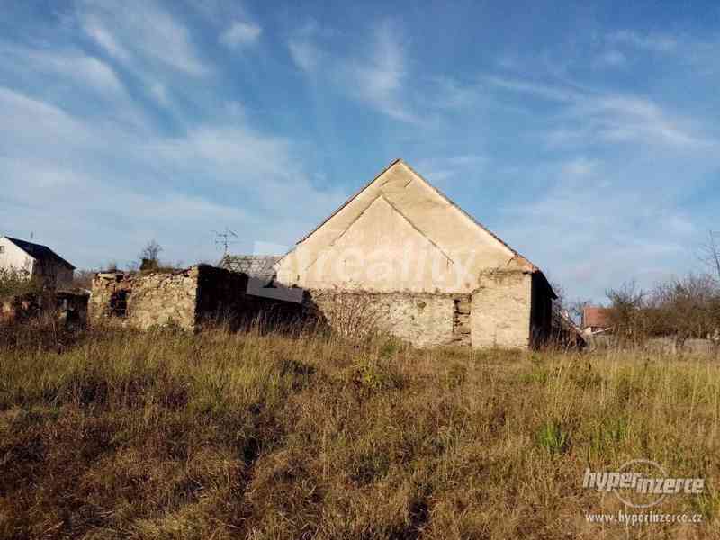 Prodej pozemku se stodolou, 2.305 m2, Štítary, okr. Znojmo - foto 7