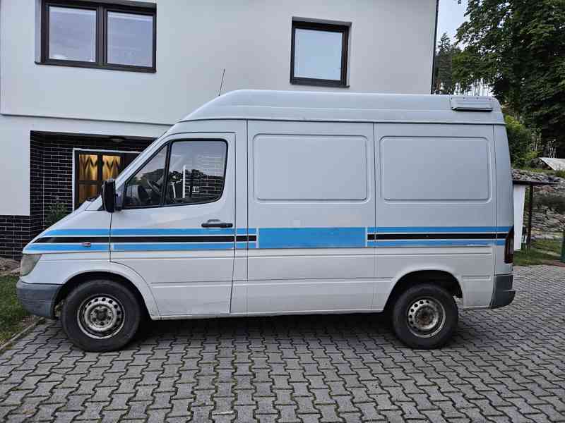 Mercedes Sprinter 211CDI tažné 2t  - foto 2