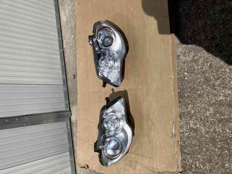 predni xenon svetlo vw touran 06-10 pravy levy - foto 1