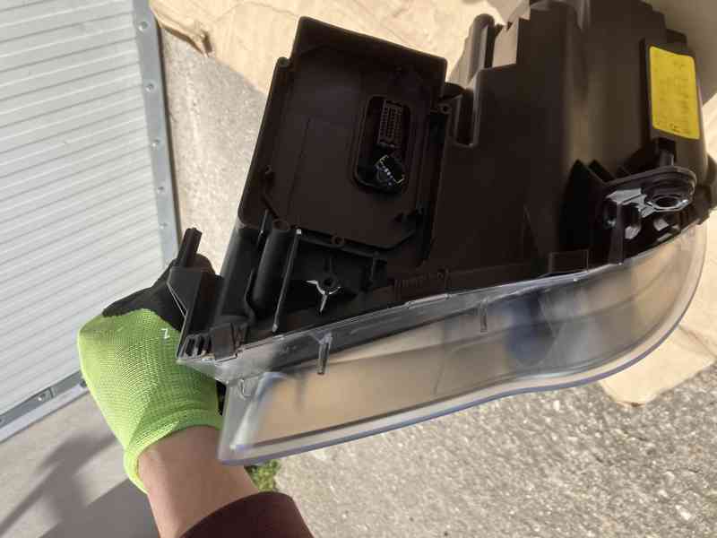 predni xenon svetlo vw touran 06-10 pravy levy - foto 10