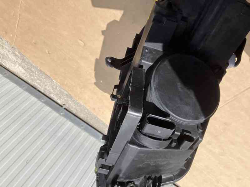 predni xenon svetlo vw touran 06-10 pravy levy - foto 18
