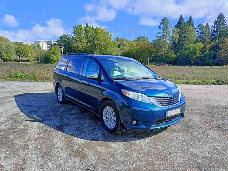 Toyota Sienna 3,5   v6.4×4 - foto 2
