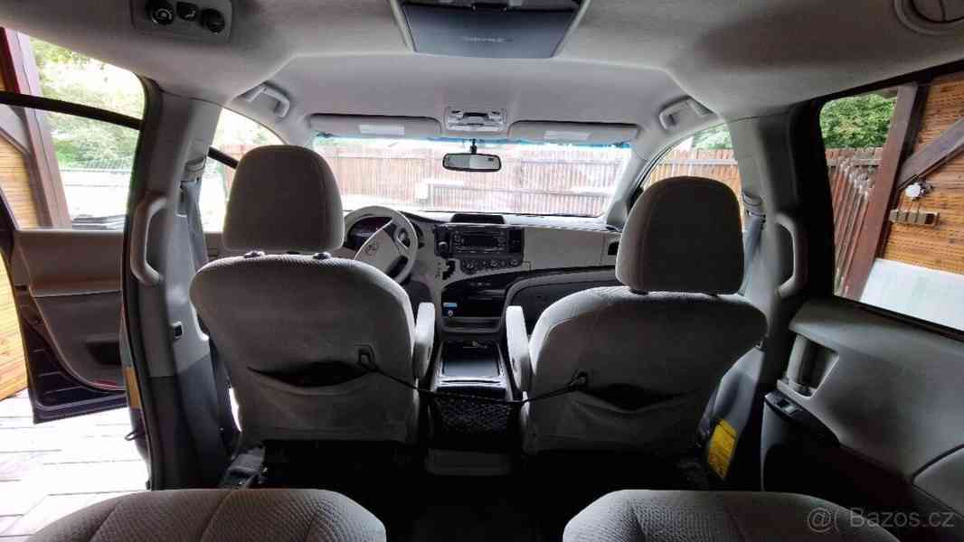 Toyota Sienna 3,5   v6.4×4 - foto 8