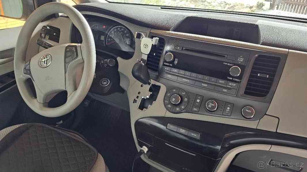 Toyota Sienna 3,5   v6.4×4 - foto 17