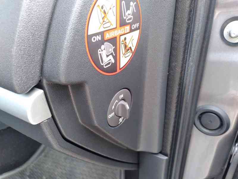RENAULT MEGANE 1.4 16V 72kW ČR - foto 18