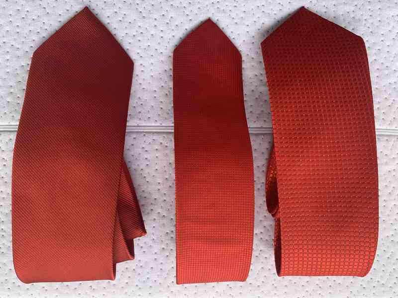 Kravata, odstíny červené barvy