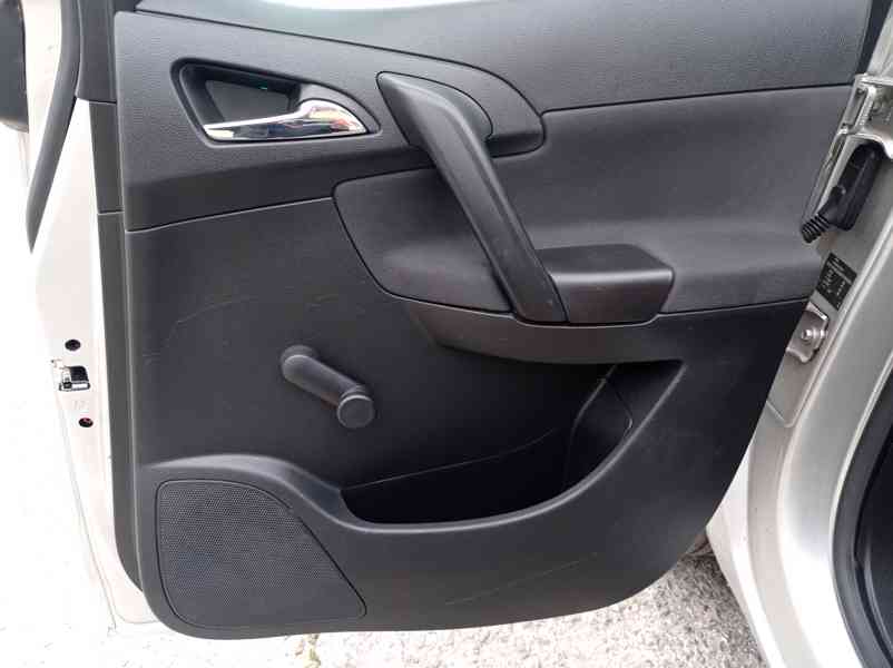 Opel Meriva 1.4i 74kW Klima/Tempomat - foto 24