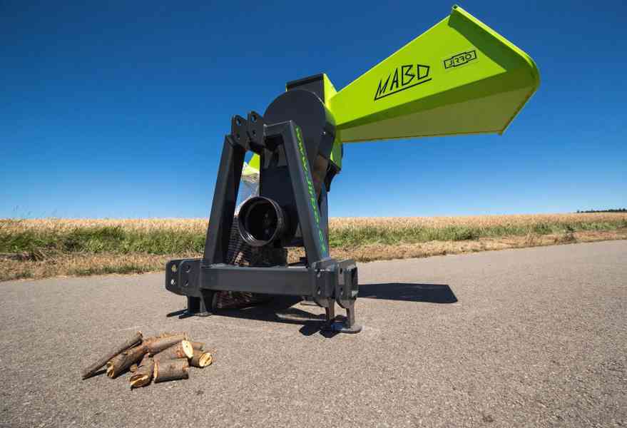 Štěpkovač špalíkovač za traktor s řemenovým převodem - foto 4