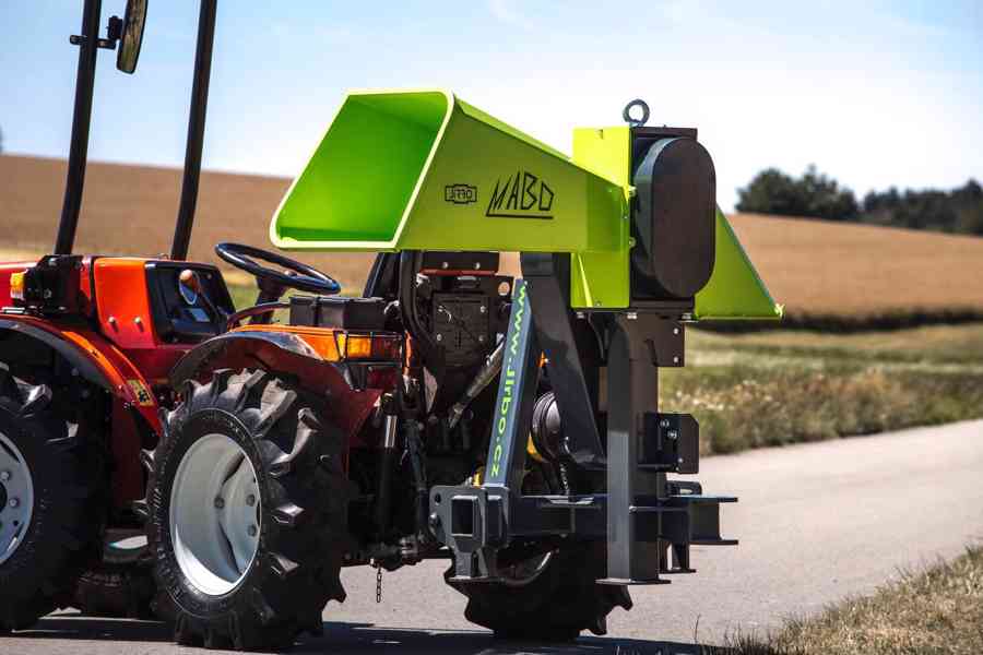 Štěpkovač špalíkovač za traktor s řemenovým převodem - foto 3
