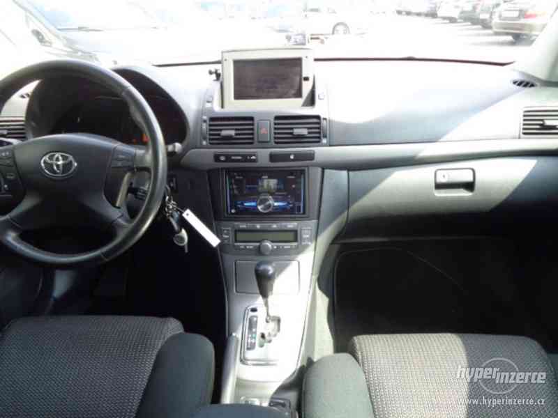 Toyota Avensis 2.4 VVT-i Combi Executive 120kW - foto 10